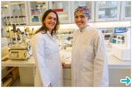 Heloisa Bordallo and Ana Benetti in the lab
